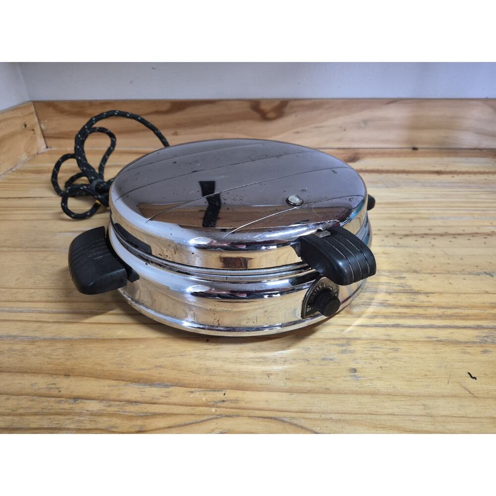 Vintage 1930s Manning Bowman Electric Waffle Iron